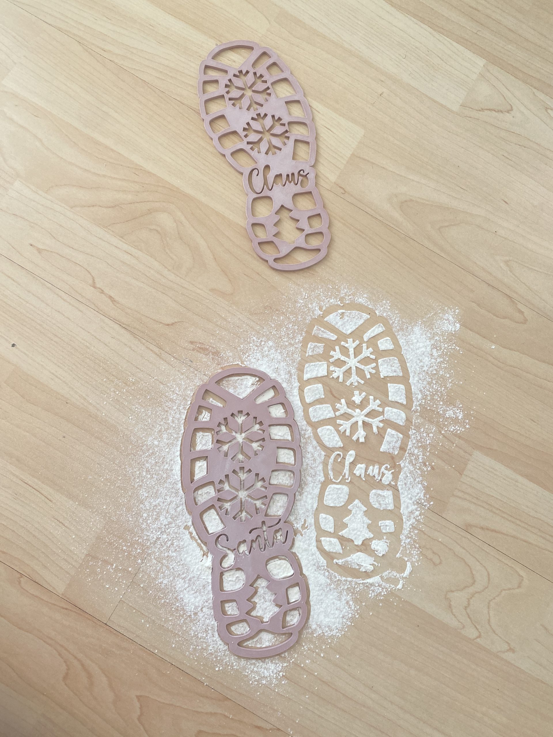 Santa Claus Footprint Stencil - Image 6