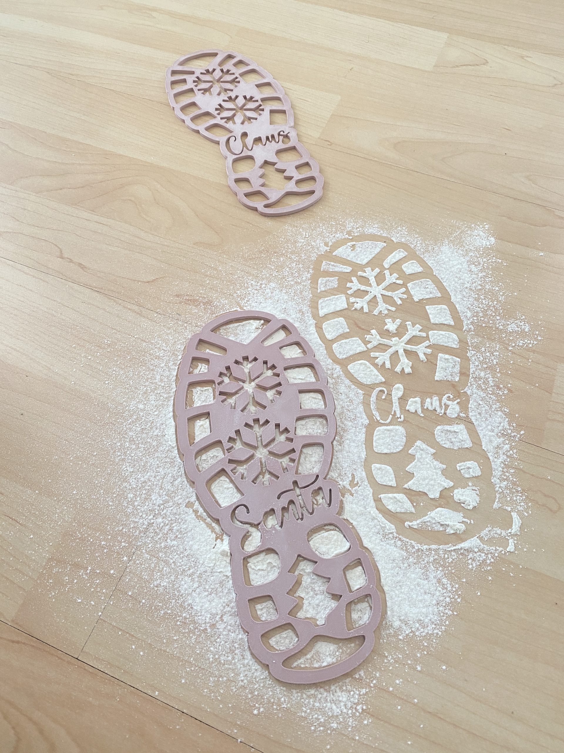 Santa Claus Footprint Stencil - Image 7